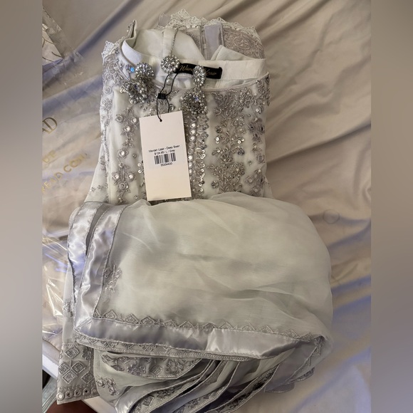 Wardah Uzair & Jhumki- tikkah set - Picture 3 of 4